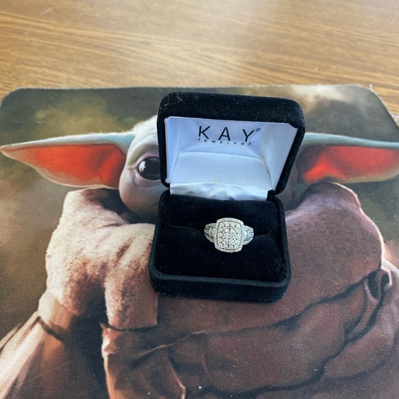 Beautiful Kay jewelers engagement ring - Picture 2 of 5